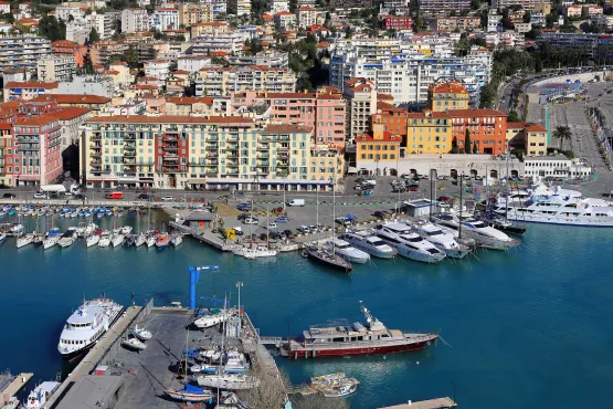 transport chauffeur prive vers plages et port nice frejus et saint raphael